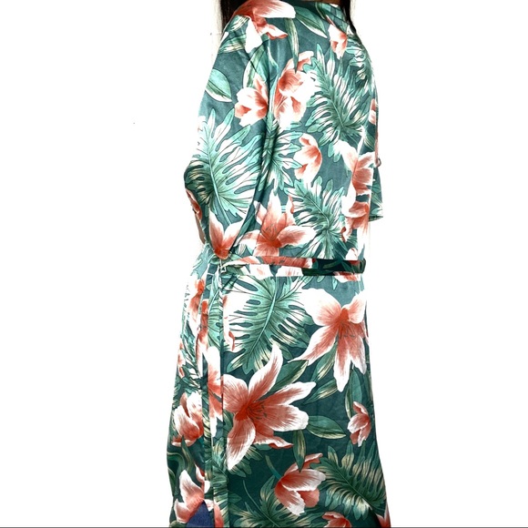 Fashion Nova Long Floral Kimono Robe - Picture 5 of 7